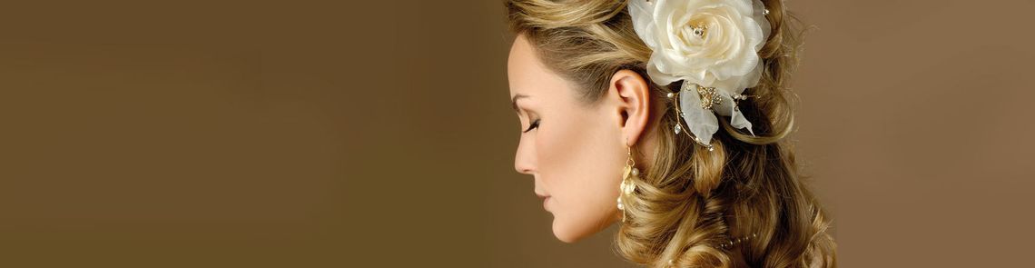 Brudehårsopsætning og makeup hos Magic Hair